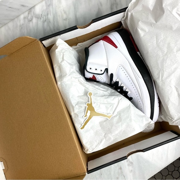 Nike Air Jordan 2 Kids Retro OG Chicago White Red Black‎ GS Size 7Y New with Box - Picture 9 of 12